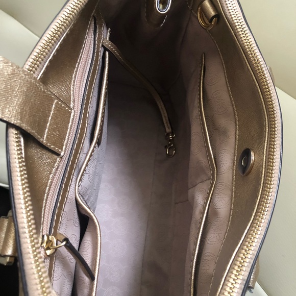 Michael Kors Sutton Gold handbag - Picture 6 of 6